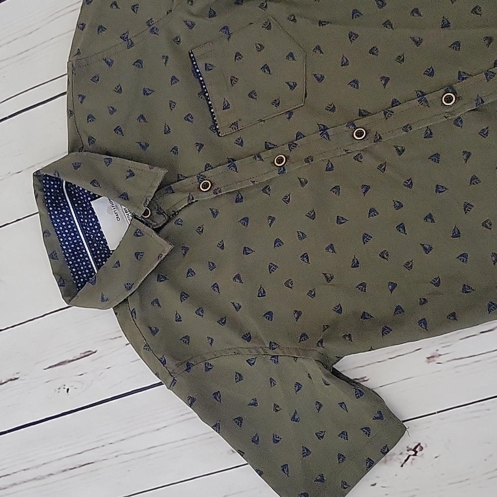 Sailboat ⛵️  button down - Picture 4 of 8